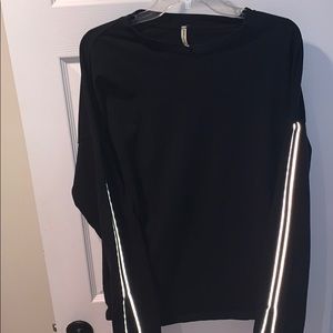 LF BLACK LONG SLEEVE TOP W ZIPPER UP SLEEVES